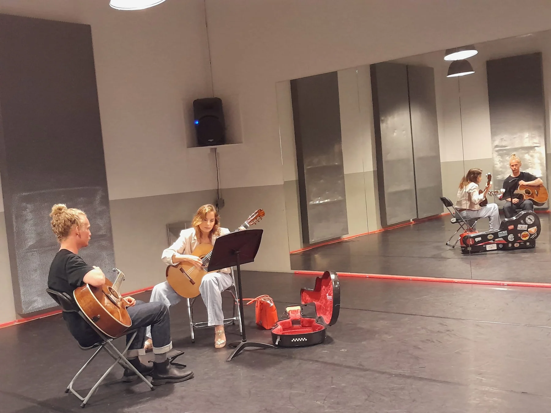 Teacher and guitarist during a masterclass in Amsterdam